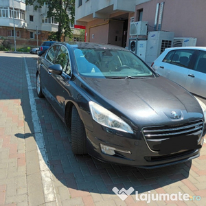 Mașină hybrid Peugeot 5008