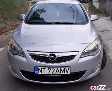 Opel Astra J 2012