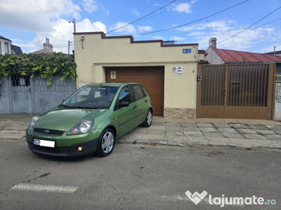 FORD FIESTA - 2007 UNIC PROPRIETAR - ( 63.000 KM ) ESTE CA NOUĂ