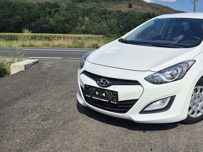 Hyundai i30 Automat 1.6CRDi 110cp Navi Camera 6+1 viteze