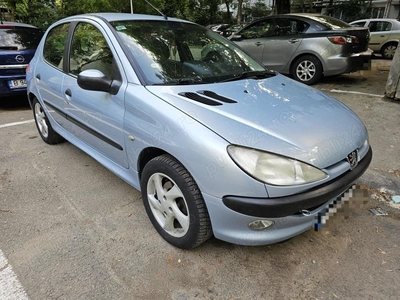 Peugeot 206 1.6 16v benzina, navigație, camera marșarier