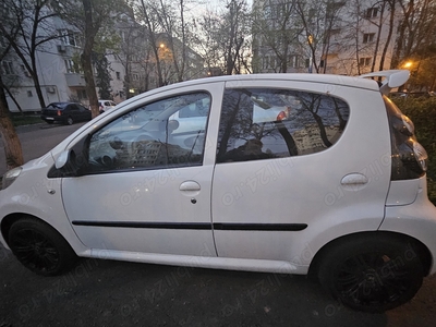 Vând Peugeot 107