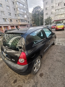 Vand Renault Clio, an 2001, negru, 1,6 cmc, 16V, AC manual, km 119210