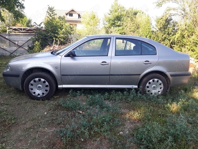 Vand skoda octavia tour 1.6 benzina, 2009