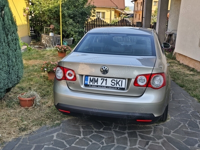 Vand Volkswagen Jetta 1.9TDI, an 2007+ un set de cauciucuri de iarna Michelin