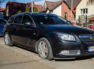 . Vând Opel Insignia sport TOURER 2010