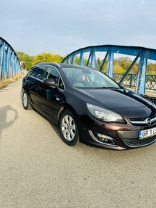 Opel Astra J sportTourer Uiesti