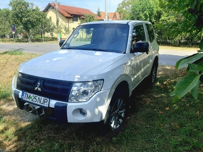 Autoutilitară Mitsubishi Pajero 3,2 an 2012