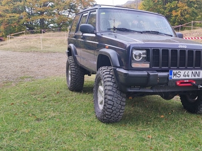 Jeep Cherokee XJ echipata off-road