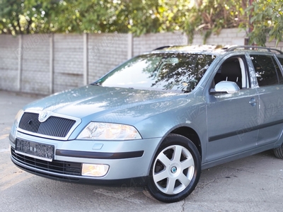 Skoda Octavia 2 benzia. 1.6 stare impecabila multe extrase