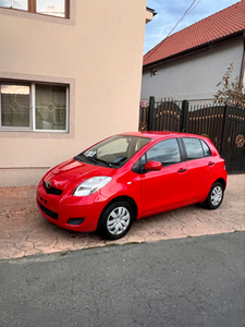 Vand Toyota Yaris 2010 benzina