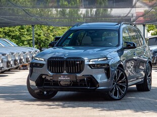 BMW X7 M60i xDrive AT MHEV