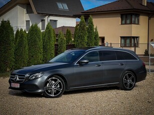 Mercedes-Benz E 220 d T 9G-TRONIC