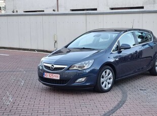 Opel Astra 1.7 CDTI DPF Design Edition