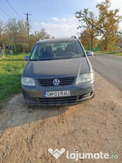 Mașina VW Touran