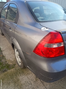 Vând Chevrolet Aveo