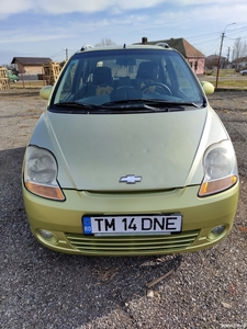 Vând chevrolet spark