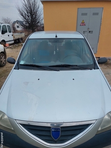 Vând Dacia Logan