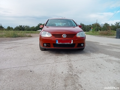 Vând Golf 5 1.4 benzina