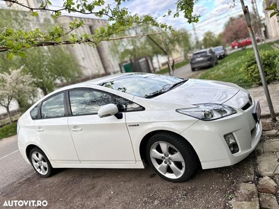 Toyota Prius (Hybrid)