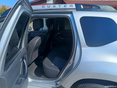 Vând Dacia duster