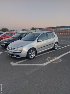 Vand vw Golf5 2004 1,6 benzina