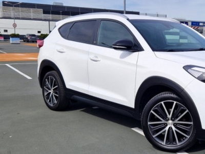 Hyundai Tucson . An 2018 . Motor 1.7 Diesel . Euro 6 . 122.000 Km