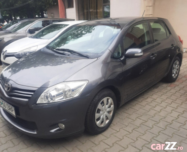 Toyota auris pret negociabil.