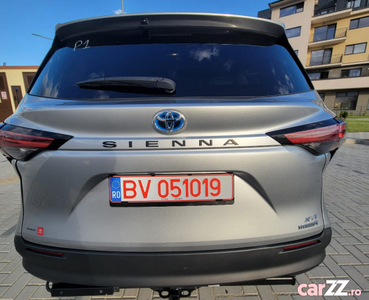 Toyota Sienna Hybrid XLE