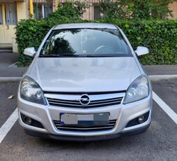 Opel Astra H sedan