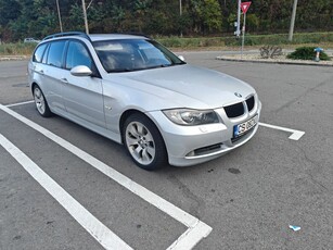 BMW Seria 3 320i Touring Aut.