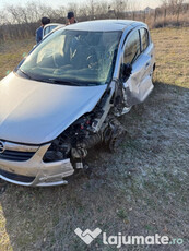 Opel corsa accidentat