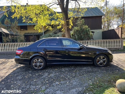 Mercedes-Benz E 220 BlueTEC 4Matic 7G-TRONIC Avantgarde