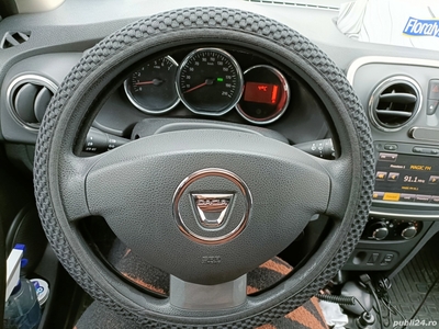 Vând Dacia Sandero Laureate 2013 cu alarmă și senzori de parcare