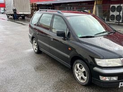 Mitsubishi Space Wagon 6 locuri