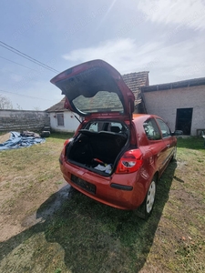 Renault clio an 2006