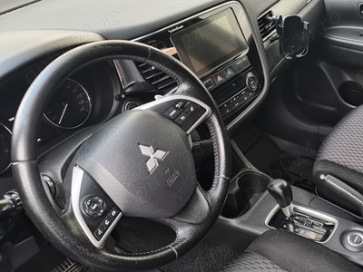 Mitsubishi outlander 7 locuri tractiune integrala