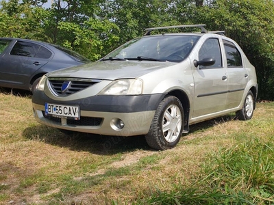 Vând Dacia Logan