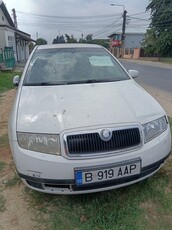 Vând Skoda Fabia. Anul fabricație 2003 benzină.