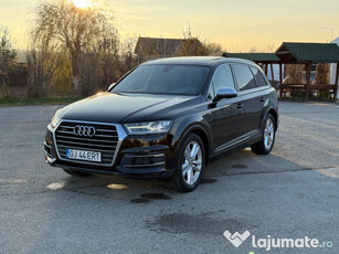 Audi Q7 S line 272 cai 7 locuri