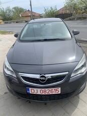 Vând Opel Astra J