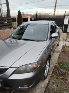 Vând Mazda 3, an 2005.