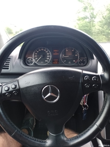 Vând sau schimb Mercedes Benz Avangard.