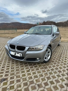 BMW E90 Seria 3 \ Panoramic / HI-FI \ Bi-Xenon / Navigație Mare Campina