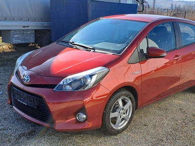 Toyota yaris 2013 Hybrid Deva