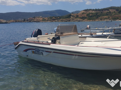 Barca Elan 495 GT, an 2001, capacitate 6 Persoane