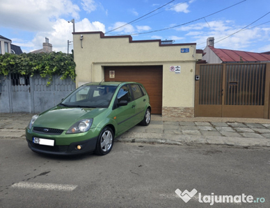 * Ford fiesta * 2007 * unic proprietar * 63.000 km * ca nouă *