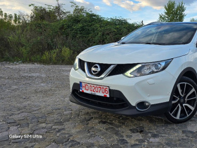 Nissan Qashqai/Tekna/2015/1,6 D/130 HP/Navi/Panoramic/Camere 360/