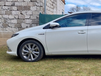 Toyota Auris Hybrid 2016 cu GPL