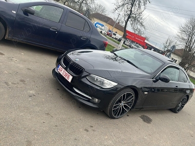 Vând BMW325 i E92